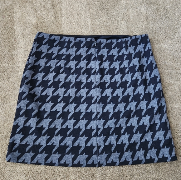 EUC Banana Republic Houndstooth Skirt - Picture 2 of 4